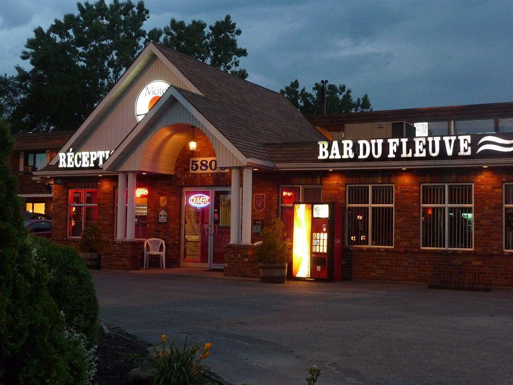 Motel Du Fleuve Бросард Екстериор снимка