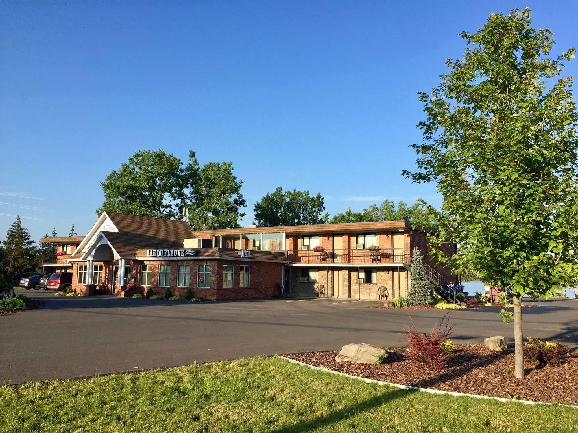 Motel Du Fleuve Бросард Екстериор снимка