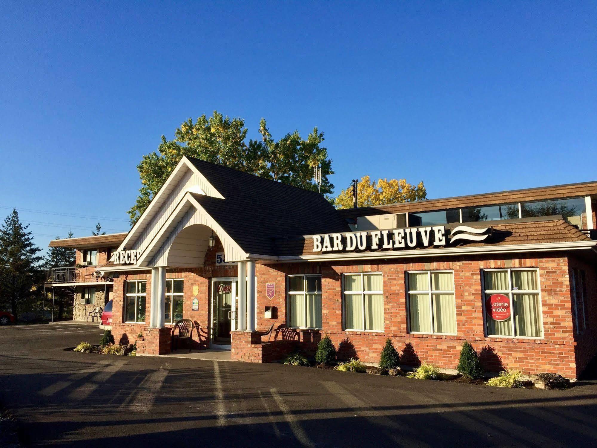 Motel Du Fleuve Бросард Екстериор снимка