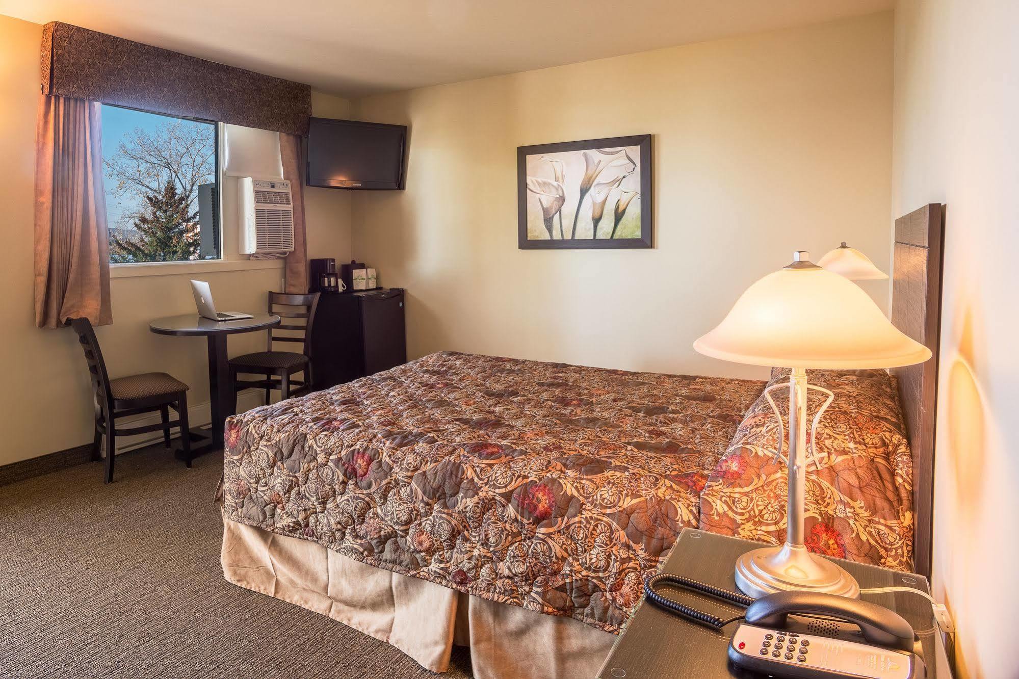 Motel Du Fleuve Бросард Екстериор снимка