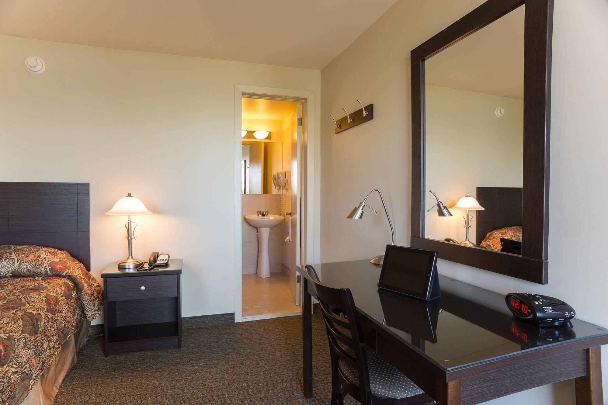 Motel Du Fleuve Бросард Екстериор снимка