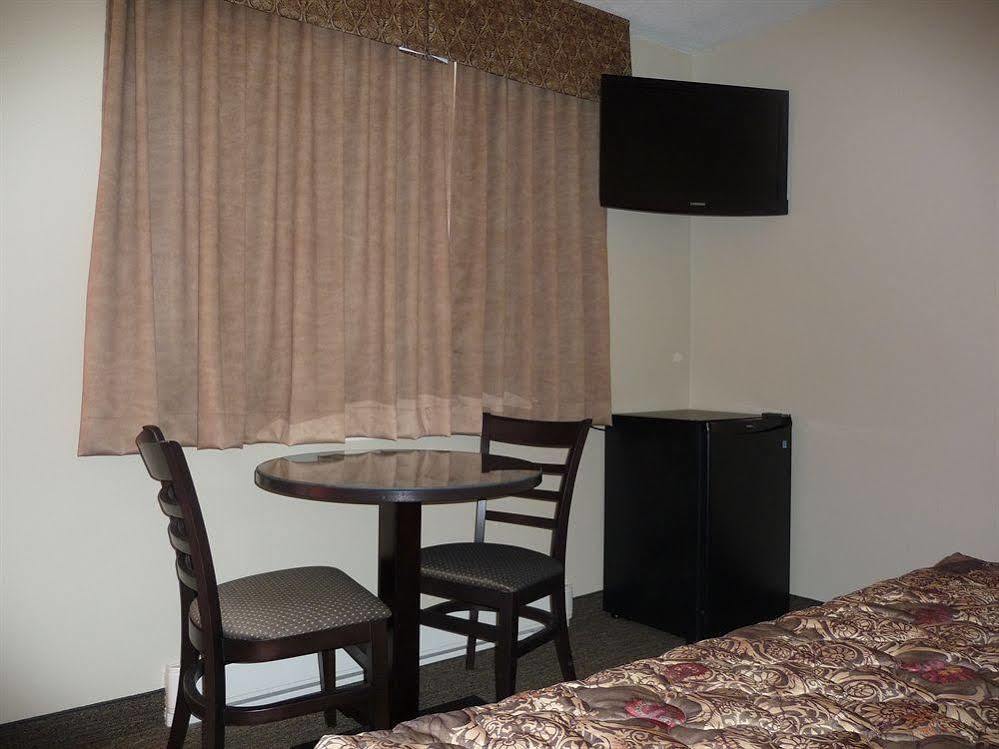 Motel Du Fleuve Бросард Екстериор снимка