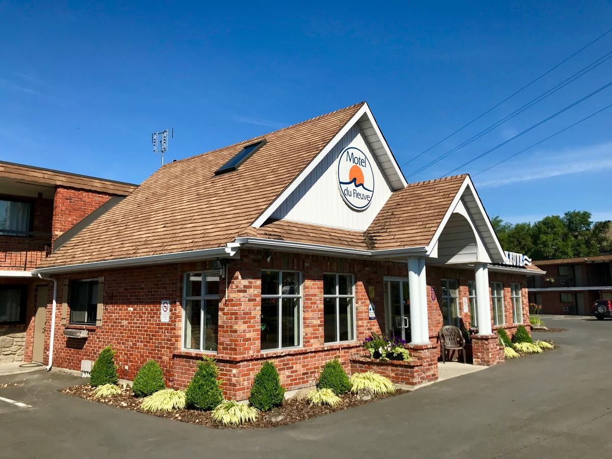 Motel Du Fleuve Бросард Екстериор снимка